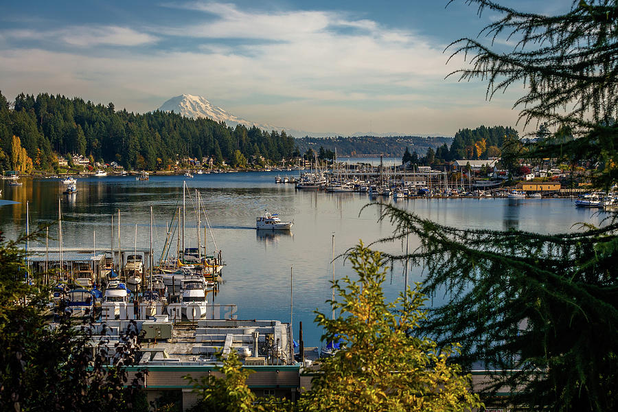 photo of gig harbor looking toward mount rainer on a sunny day